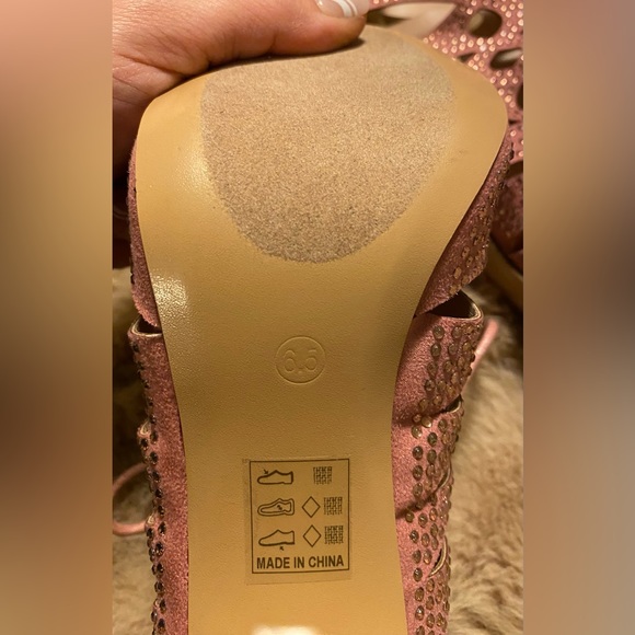 Fashion Nova pink 6.5 woman’s heels - Picture 5 of 7